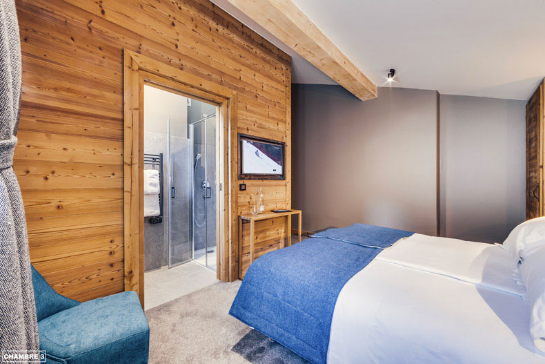 appartement alix, vue sur la salle de bain de la chambre